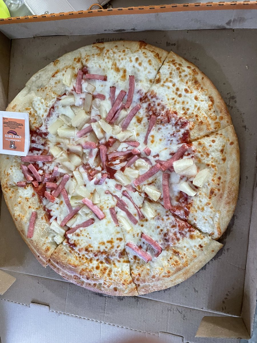 Andreea_Chaveez's tweet photo. ¿qué es esto @littlecaesarsmx? Me hubieras dado pura masa si querías 😔 https://t.co/65ZjcVRGjQ