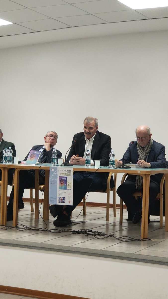 'La pallacanestro è così denominata perché bisogna fare canestro. È sbagliato concentrarsi solo sulla difesa. È importante anche l'aspetto spettacolare delle partite. È atletica giocata'.
Le pillole di coach Sacchetti al pubblico di Farigliano.

#DardanelloIncontra #journalism