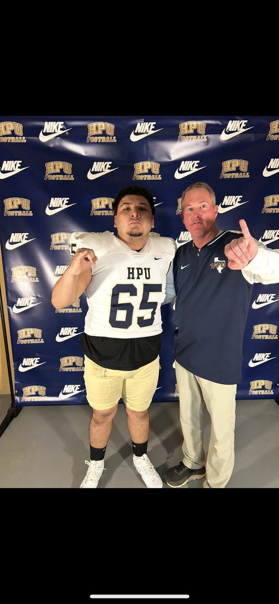 Had an amazing visit with <a href="/HPUFootball/">Howard Payne University Football</a> Big thank you to the coaching staff for having me <a href="/CoachDouglasIII/">James Douglas III</a> <a href="/TyBachtel/">TyBachtel</a>