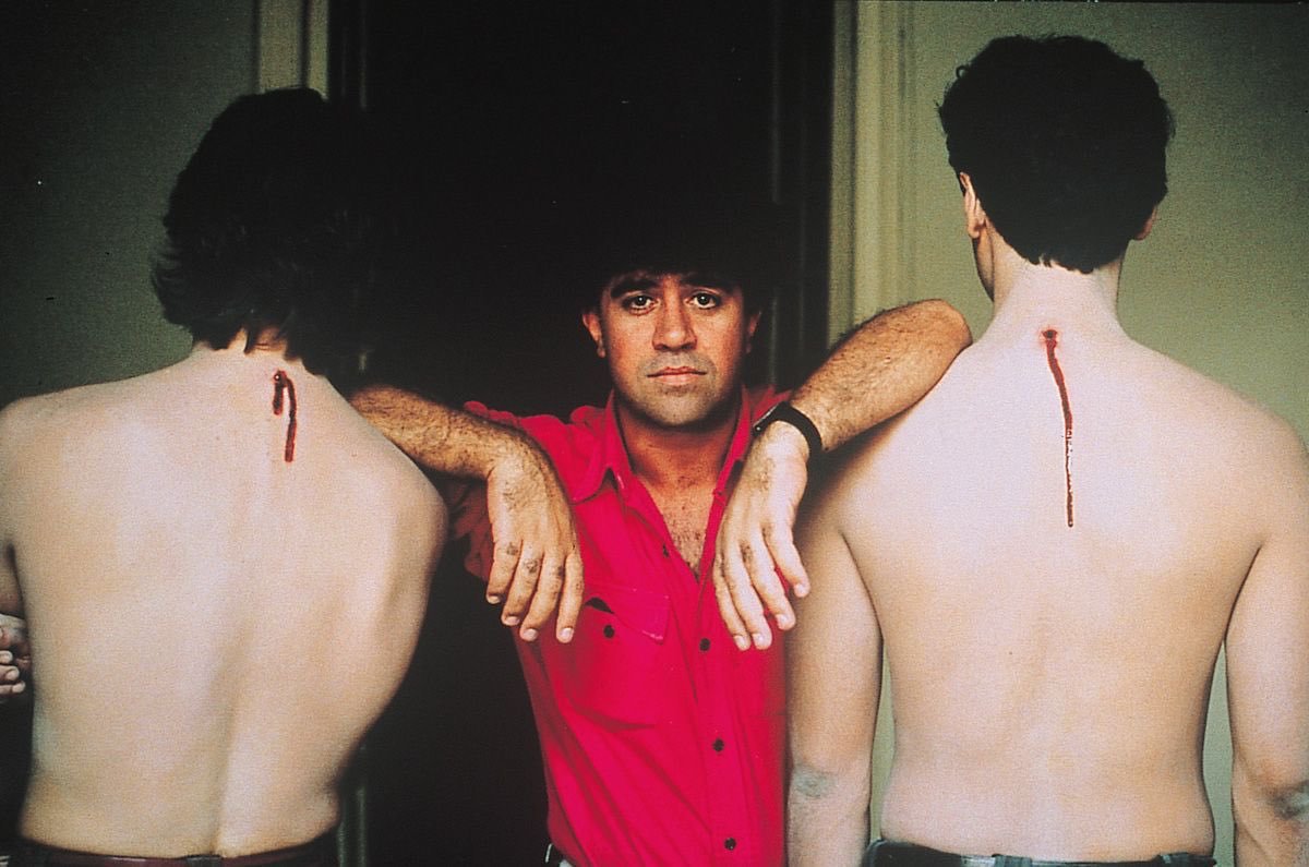 TheCinesthetic's tweet photo. Pedro Almodóvar behind the scenes of MATADOR, 1986. https://t.co/glczGKxQmB