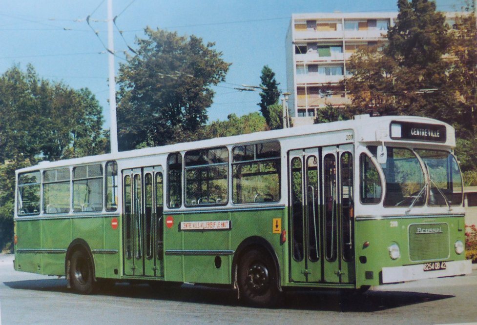 Memoire2cite's tweet photo. Découvrez et achetez Un désir nommé "TRAMWAY". Les transports urbains de Saint-Etienne et de sa région (1881-1993). - [FOREZ] - RAHON (Jean-Paul). #Mémoire2cité #Bus #Vintage #autobus #Mémoire2ville #stas #CFVE #saintetienne #stetienne #sainté #tram #tramway #trolleybus #trolley https://t.co/6aQQF0fX8b
