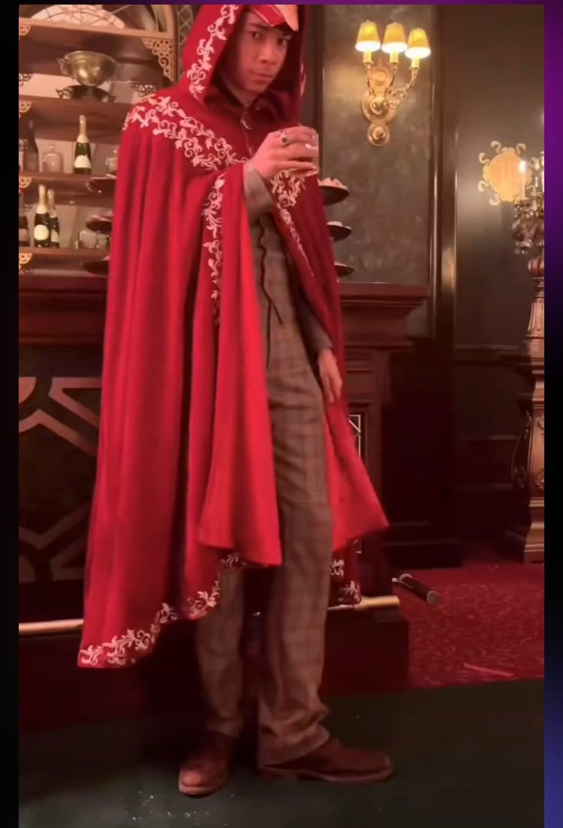 If anyone has a picture of the mask Jesper wears in Shadow and Bone season 2 episode 4, can you please send it to me? I wanted to make one but i can't find any pictures of him with it. Another account kindly sent me what the cloak looks like. Pic so you know what i mean