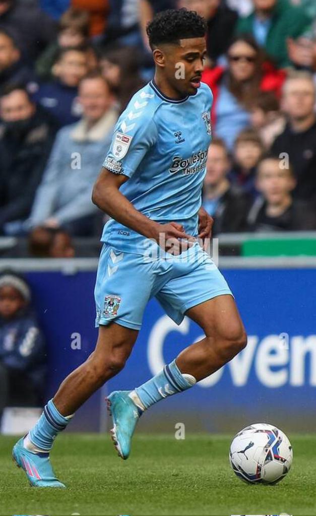BulgeSoccers's tweet photo. Ian Maatsen bulge https://t.co/S07jjGqG1z