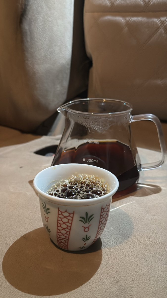 _ii7iu's tweet photo. فنجآل الدوام يقول : 

انا صلف واسلوبي مع الناس نص ونص 
على فطرتي عايش مزاجِي وتلقائي . https://t.co/0mq4KMhBHi