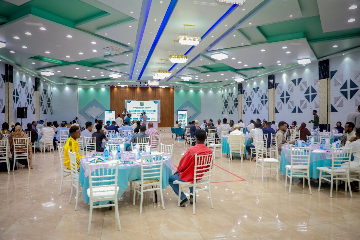 MOFASomalia's tweet photo. The Diaspora Affairs Department at the Ministry hosted the annual "Diaspora Night" on Friday in #Mogadishu, bringing together government officials &amp; diaspora returnees for a #Ramadan Iftar aimed at strengthening engagement &amp; fostering discussions on national development.
#Somalia https://t.co/YkZGI7BLm0
