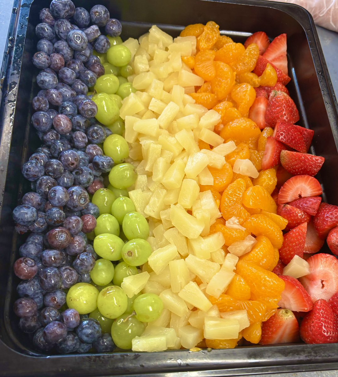 KenstonCafe's tweet photo. A successful “Eat the Rainbow” week at KMS and Timmons Cafe 🙌🏼🌈 students got to try brussels, brown sugar glazed squash, purple cauliflower and many colorfully delicious fruits and veggies served with the entree or beautifully displayed for sides! 🍓🥦🫐🍇🍌🍍🍊 
#BomberFuel https://t.co/fVguBEDofI
