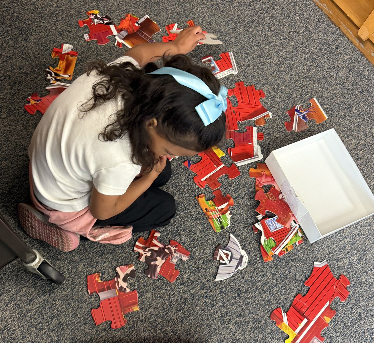 rutledge_mrs's tweet image. Puzzle Day in the library @WBMillerVikings @DISD_Libraries @DISD_Libraries @DHLibraryStax @DISDLibrarian