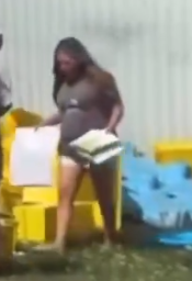 ThiccDiff's tweet photo. @BlastNcast67 @hodgetwins clearly a white woman but I get the initial point, majorly black https://t.co/T76mphOw5J