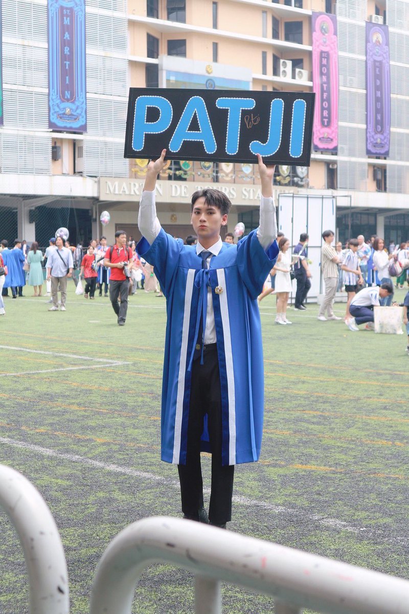 HoroPalace_TH's tweet photo. ( 📢 ) #PatJiGraduationDay 🔔
มีเด็กเบะใส่กล้อง & ทำหน้ามู่จู้ใส่กล้อง 1 อัตรา💙🤏🏻
🗓️ : 21.03.2025
𝗳𝗿𝗼𝗺 ; 𝐇𝗼𝗿𝗼𝐏𝗮𝗹𝗮𝗰𝗲 𝗥𝘆𝘂𝗷𝗶𝗻𝐏𝗮𝘁𝘁 𝗧𝐇
PATJI HIGH SCHOOL GRADUATION DAY
⋆。˚ #chira_patt ⤾ https://t.co/HsSxjRHkr3