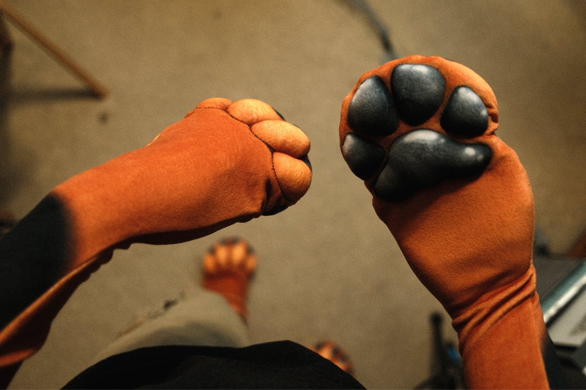 Recently picked up a set of phenomenal paws by <a href="/Irbis_Midnay/">Unstable Magic</a>! 🐾✨ Super comfy, very detailed; love 'em! Definitely makes you feel like a dog~!🐶💕 (Just be careful not to wear 'em too long, or you'll want to stay on all fours for a lot longer than you realize!) #TFEveryday