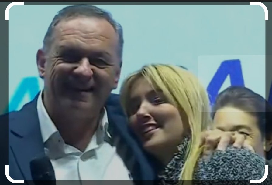 borisvladimigar's tweet image. EL PARTIDO NACIONAL SIGUE DEMOSTRANDO QUE SU CEREBRO LO TIENE EN LA BRAGUETA Y LA ECONOMÍA EN SU BOLSILLO....❓
(#ProximoDivorcio )  ME HACE ACORDAR A @IntColonia Y LOS 15.000 ACOMODOS, ERAN ESOS NO❓#VALIA #LA #PENA #DARLE 6 CARGOS MÁS??
@PNACIONAL 
@Frente_Amplio
@Chasquetti