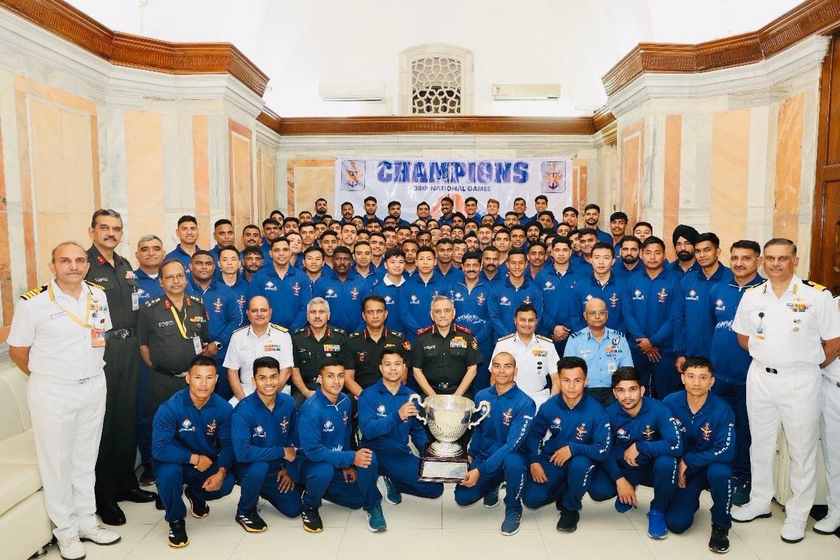 dprohyd's tweet photo. Army Handball Node, Artillery Centre Hyderabad, Shines at 38th National Games. The Chief of Defence Staff felicitated the winners in New Delhi on 20 March 2025. Six handball players from the Node were honoured.
#IndianArmy
#Handball
#NationalGames2025
#PrideAndExcellence https://t.co/8YpAHJO23K