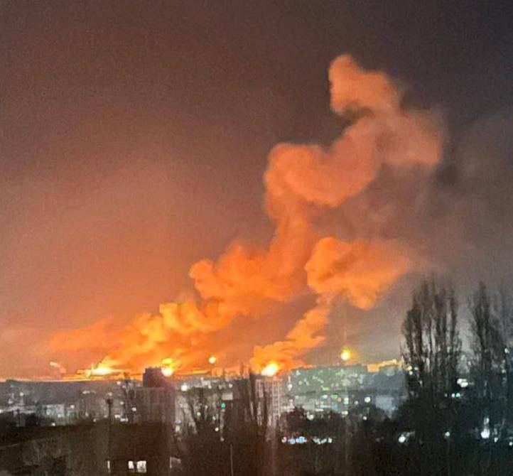 fabry_il_bomber's tweet image. 19 Marzo notte: la città #Ukraine di #Kropyvnytskyi (#Kirovohrad Oblast) ha subito il più massiccio attacco della #Russia in questa guerra: più di 20 droni kamikaze Shahed-136 (o Geran-2). Fortunatamente, non ci sono stati morti. Tuttavia,ci sono state 8 feriti,di cui un bambino.