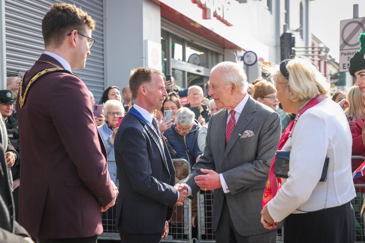 HenryBrothersHB's tweet photo. In his role as the High Sherrif of Co. Londonderry, our CR Director, Ian Henry, met with Their Majesties The King and Queen at Hunter’s Bakery, Limavady – a 200 year old business in its sixth generation. #AltogetherStronger https://t.co/2ALP0d7uBl
