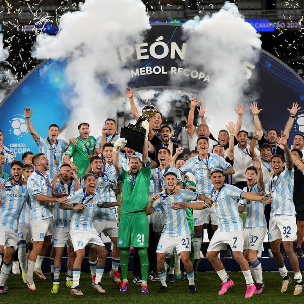SantinoDuarte_'s tweet image. #RacingAlMundialDeClubes 
-Primer Campeón del mundo 
-Actualmente el supercampeon de América
-No podemos faltar @FIFACWC
