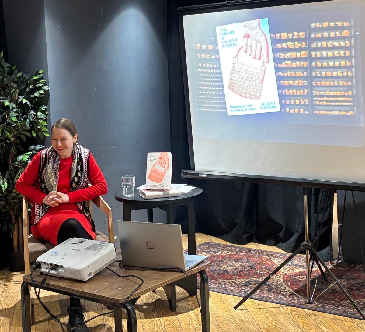 LSWisnom's tweet photo. Thank you to everyone who came to my talk @Waterstones Gower Street! It makes me so happy to talk about #LOAW and chat about my favourite aspects of Mesopotamian culture! https://t.co/30lEHEuqIZ