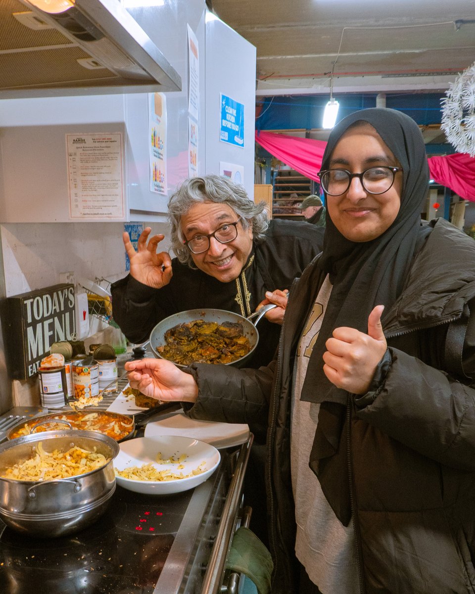STWCcharity's tweet image. Ramadan Mubarak! 🌙 Last Saturday we hosted an Iftar Party at sunset—many thanks to the community for bringing homemade dishes for a delicious feast to break their fast! Stay tuned for details on our Eid al-Fitr party! (savetheworldclub.org/events) #STWC #community #kingston #ramadan