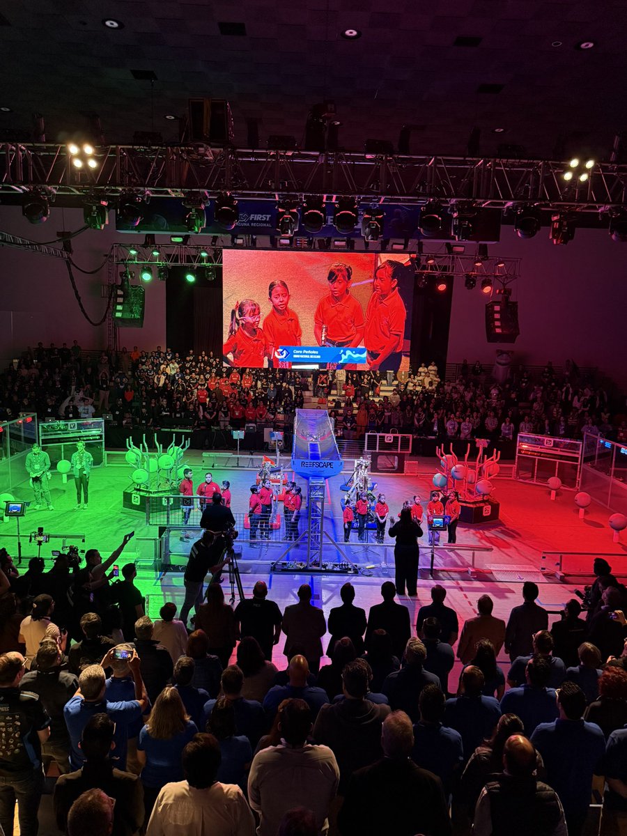 Outletminero's tweet photo. 🇲🇽🎶 Con orgullo y emoción, el Coro Peñoles entonó el Himno Nacional en la inauguración del FIRST Regional Laguna 2025.
Un momento lleno de identidad y unión antes de arrancar esta gran competencia de robótica. ¡Vamos, equipos! 🤖🔥 #FIRSTLaguna #Peñoles #STEM #OrgulloMexicano @IndPenoles @First_Laguna