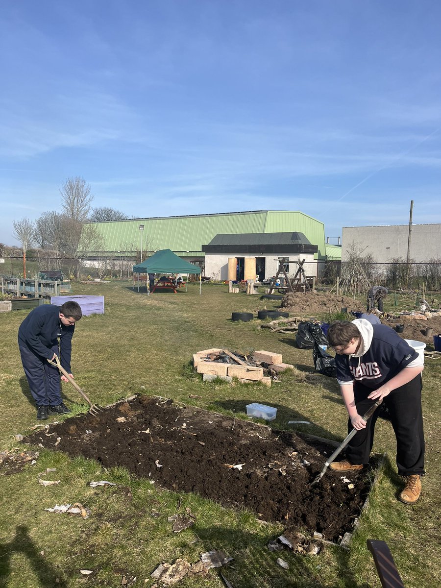 MrnicolN's tweet photo. Getting the veg patch ready at the @SpringhillComm1 on Thurs. digging over the soil and adding new compost. Seed tatties chitting in the greenhouse. Always time for a fire as well 👍@northfieldaca https://t.co/ID8LlLyWzi