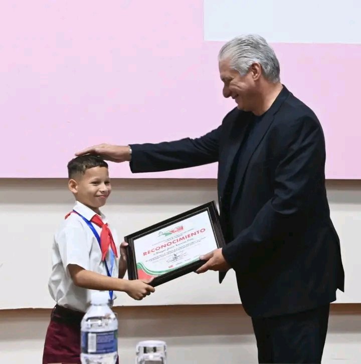 AilenisVazquez's tweet image. La revolución seguirá luchando por mantener su obra social" respecto a los niños sordos está respaldada por principios de inclusión, derechos humanos, solidaridad, impacto social positivo y resistencia ante retrocesos. 
#LaHabanaViveEnMí 
#ANSOC