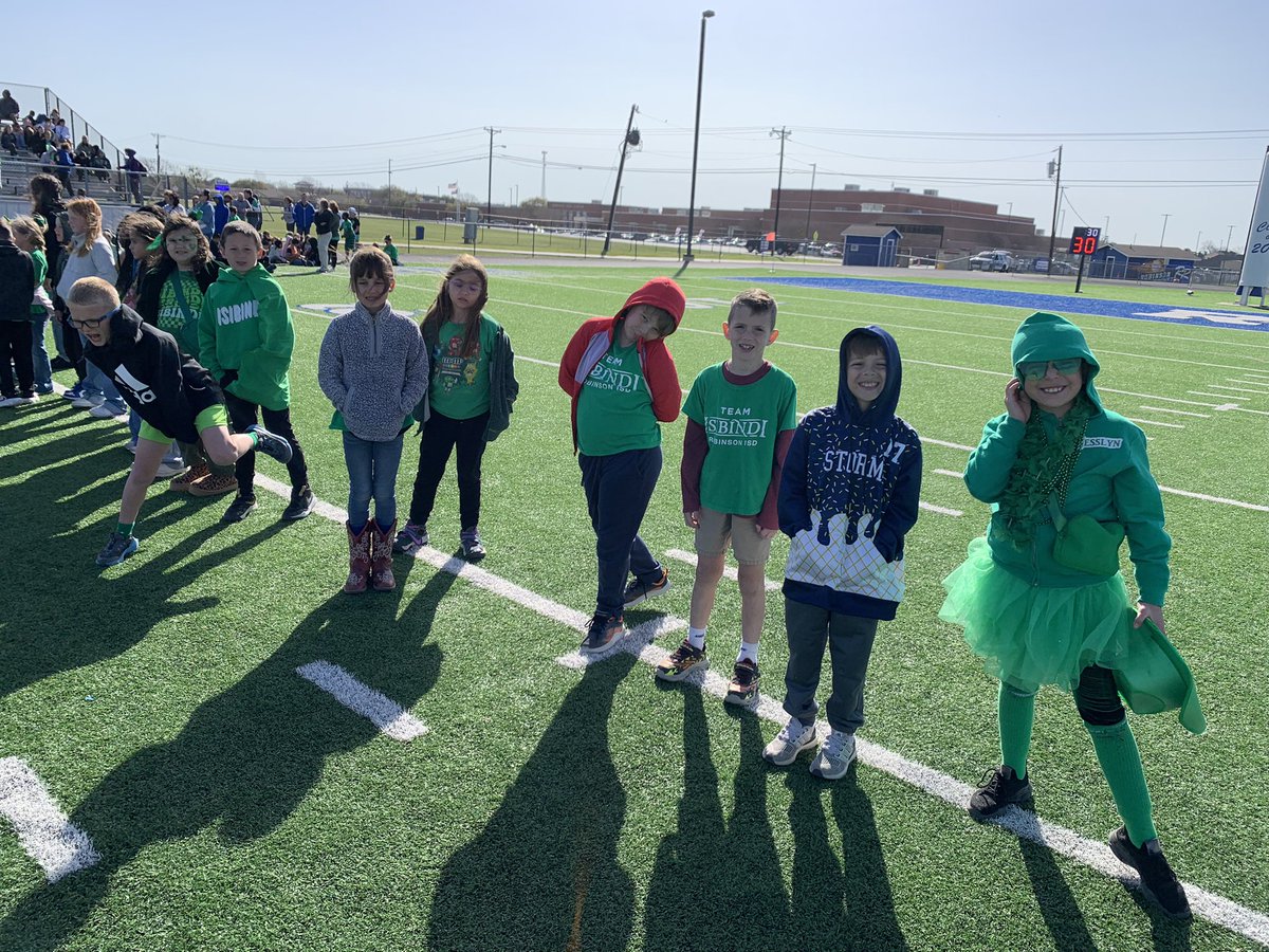 We had a fun time at our district house celebration this morning. The wind and the cold didn’t stop us!! #RobinsonISD <a href="/ElemRob/">Robinson Elementary</a>