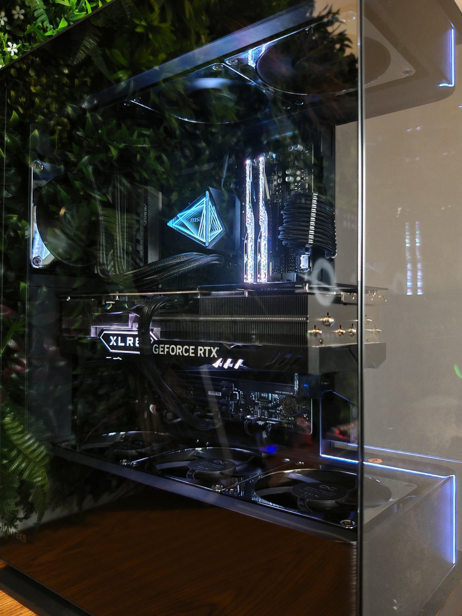 Corlitech's tweet image. New build with @Phanteks evolv x2
- 4080 super xlr8 @pnytechgaming
- 7800x3d @AMD_France
- trident z royal @gskillgaming
- I360 @msifrance