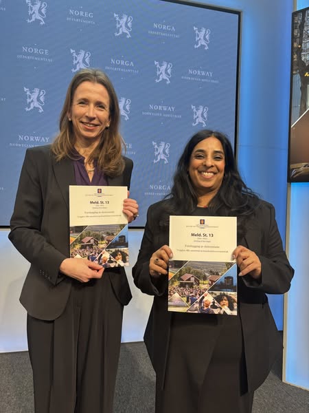 Regjeringen styrker innsatsen mot ekstremisme. I dag la kultur- og likestillingsminister Lubna Jaffery og justis- og beredskapsminister Astri Aas-Hansen fram 45 tiltak for å bekjempe og forebygge ekstremisme.

Les mer på regjeringen.no/id3093041.