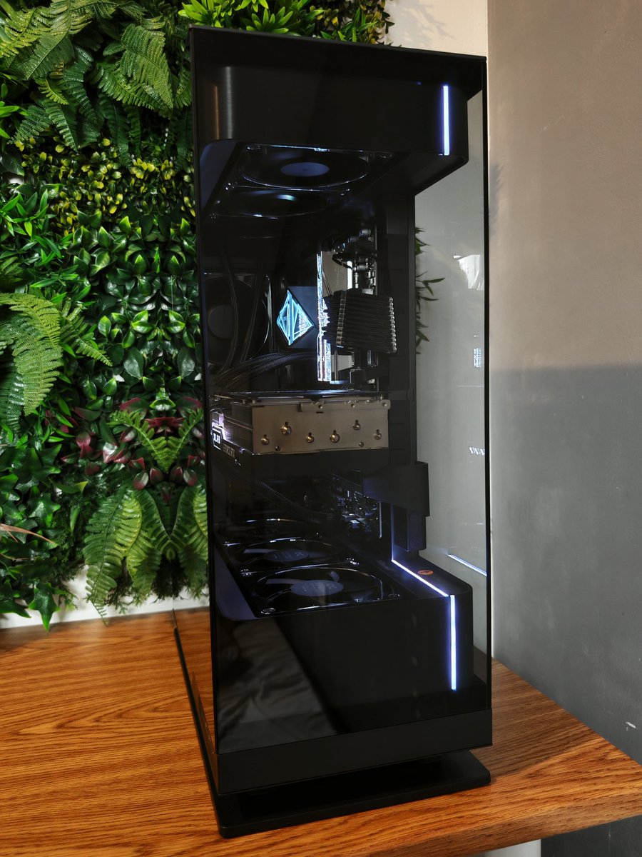 Corlitech's tweet image. New build with @Phanteks evolv x2
- 4080 super xlr8 @pnytechgaming
- 7800x3d @AMD_France
- trident z royal @gskillgaming
- I360 @msifrance