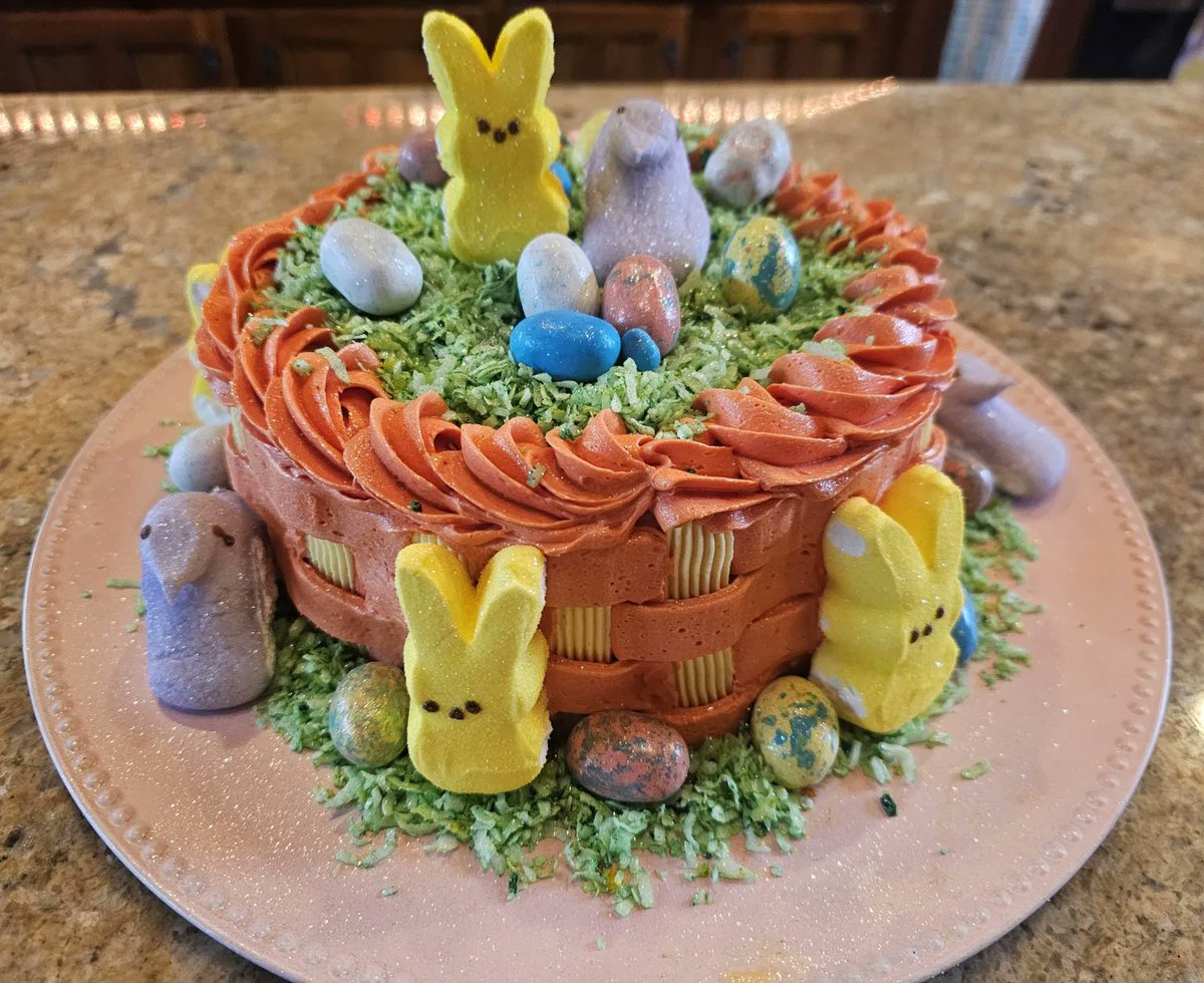 PumpkinDevil666's tweet image. cake decorating attempt; Easter basket 🐰🐣🌷
#cakedesign #cakedecorating