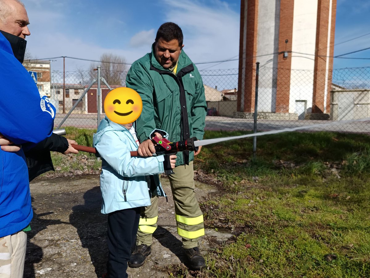 Nuestros chic@s de 4º, 5º y 6º de pr han podido disfrutar de la actividad "Depende de todos, depende de ti". ¡Cuidemos el medio ambiente!