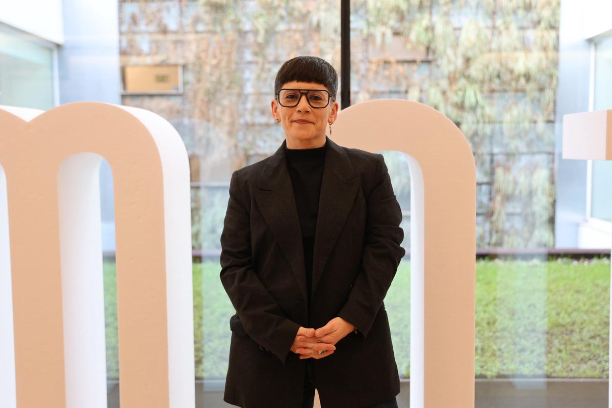 📸 Autors retratats, Biblioteca Carles Rahola plena, tot a punt per començar la primera conversa del dia: 'Amor i subversió'. 

🗨️ Karmele Jaio i Pol Guasch seran els primers de posar més noms a l'amor aquest divendres. Una conversa moderada per la poeta Alicia G. Núñez.