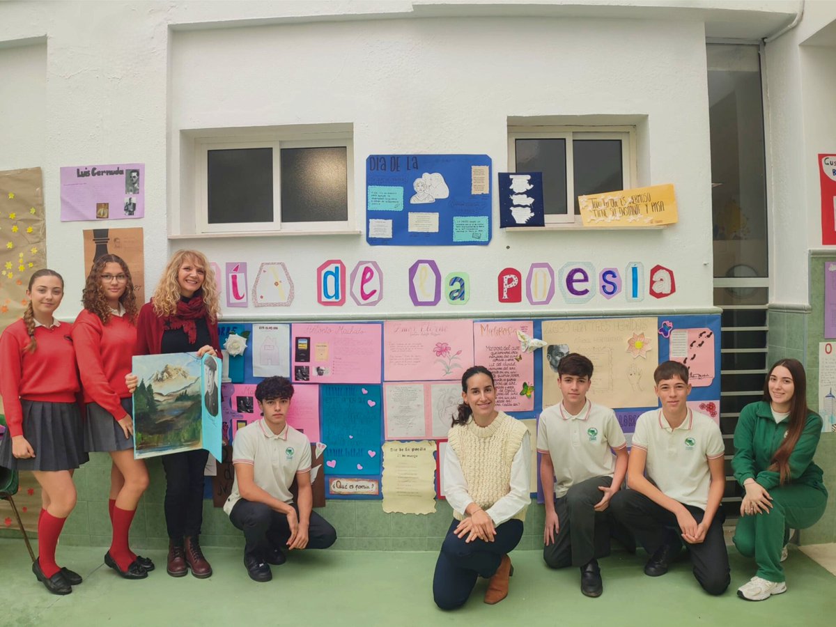 “La poesía no debe ser un arma, debe ser un abrazo, un invento, un descubrir a los demás lo que les pasa por dentro, eso, un descubrimiento, un aliento, un aditamento, un estremecimiento” (Gloria Fuertes) 
#DiaMundialDeLaPoesía
colegioalboran.es/?p=91285