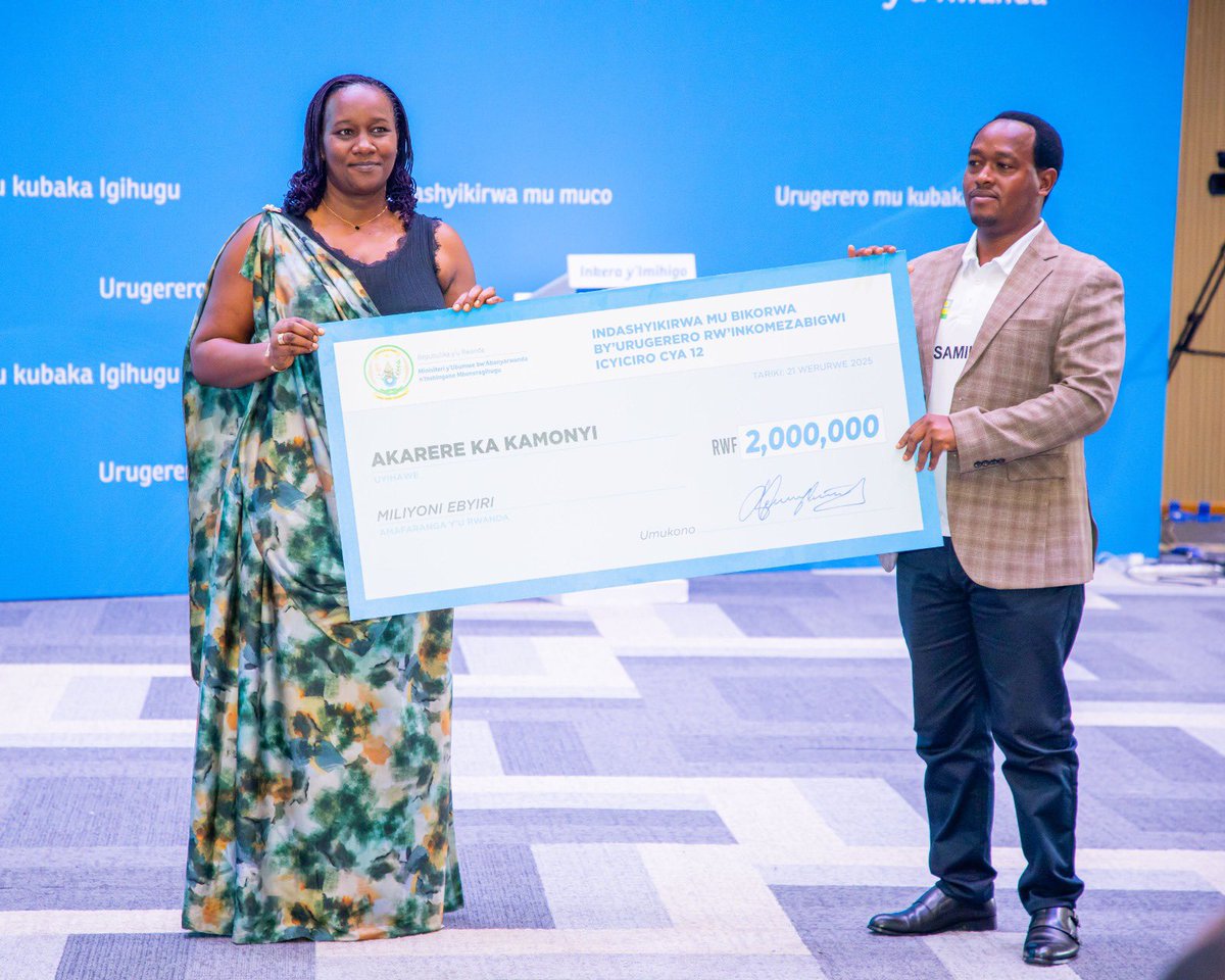 Muri iki gitaramo cyateguwe na <a href="/Unity_MemoryRw/">Ministry of National Unity and Civic Engagement</a> ifatanyije na <a href="/IntekoyUmuco/">Inteko y'Umuco | Rwanda Cultural Heritage Academy</a> Uturere 3 twa <a href="/RwandaSouth/">Southern Province | Rwanda</a> twahembwe nk'utwahize utundi ku Rugerero rw’ #Inkomezabigwi12 ni utu dukurikira:
1. Kamonyi yagize amanota 87.3%
2. Nyaruguru yagize amanota 86.2%
3. Ruhango yagize amanota 85.7%