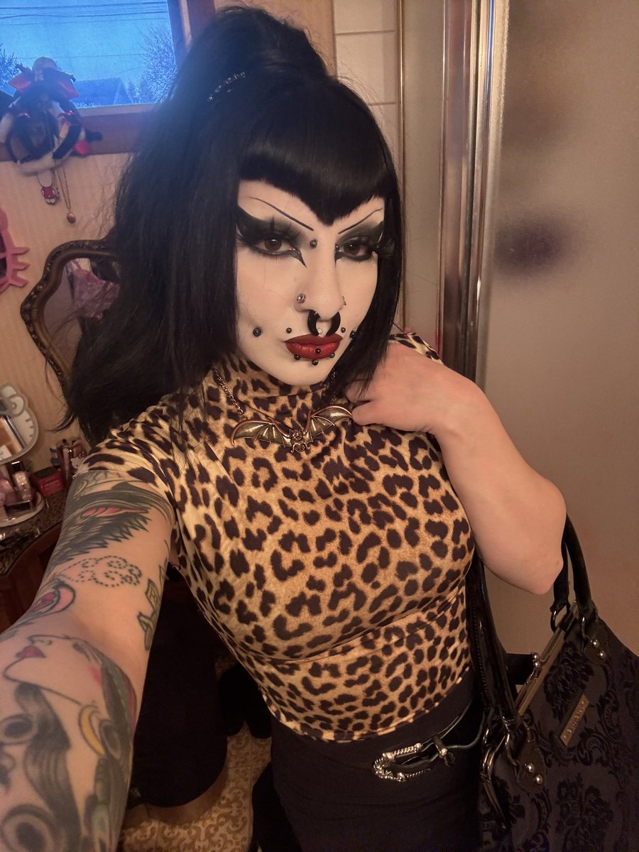 Happyxhaus's tweet photo. Still not beating the weird aunt allegations bc it’s true https://t.co/dAhxqfPppl