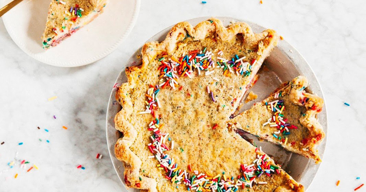 randomcreative's tweet image. A round-up of 18 chess pie recipes! Easy variations on a classic Southern dessert for every season, holiday, and special occasion. Chocolate, peanut butter, coconut, peach, salted maple, and more. bit.ly/chesspierecipes Image: @hummingbirdhigh #chesspie #pierecipes