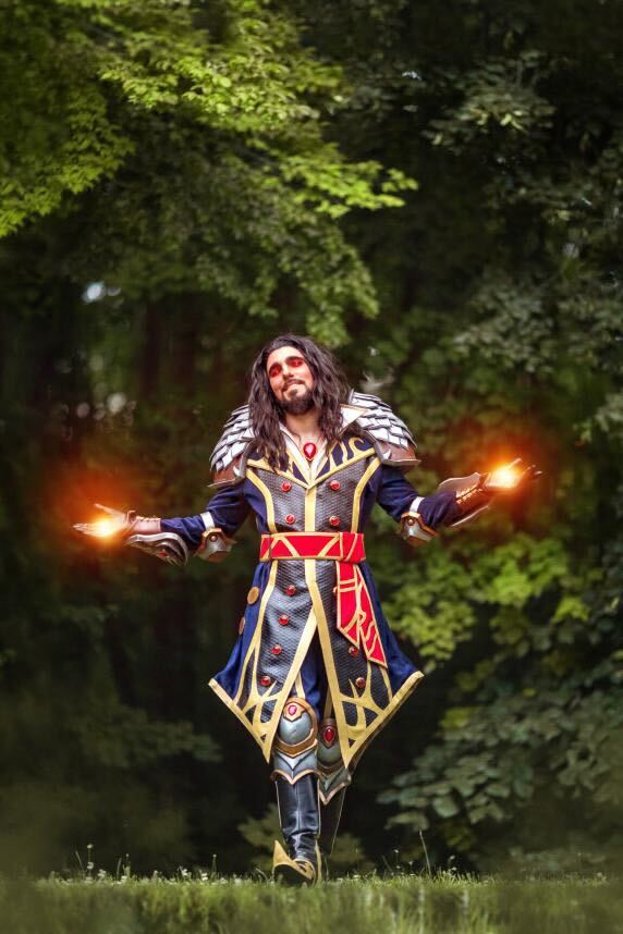 Warcraft_FR's tweet photo. Vous avez appelé le prince noir ? 🐉
👗 par @Sha_dowCosplay https://t.co/aySJ7BeNxK
