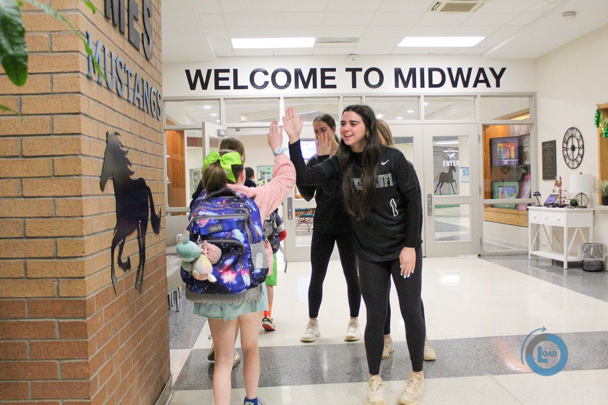 _mcprobus_'s tweet image. Fridays with the gators! Great morning serving at Midway! #LOAD 🔄 ⚾️🥎