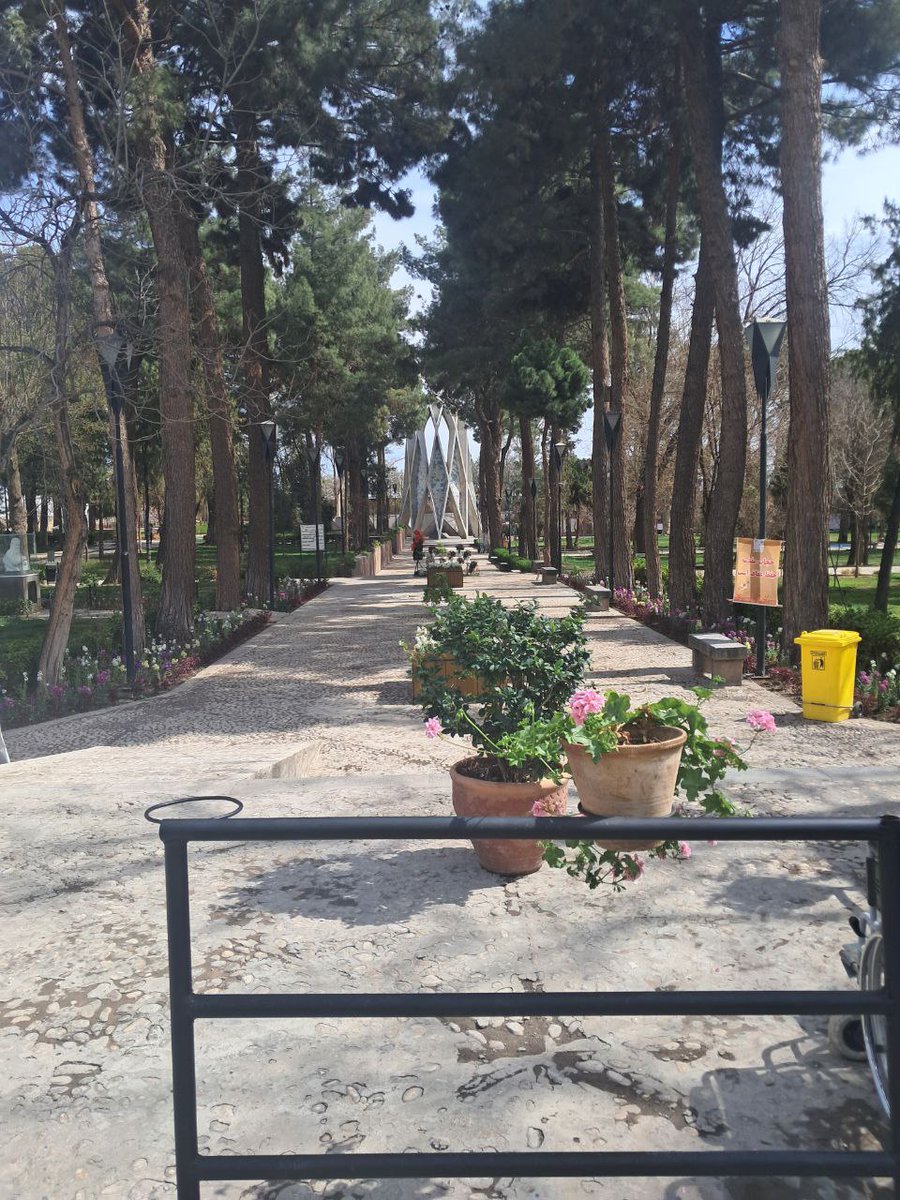 KiMo10626877's tweet photo. رفتارشناسی ج اس!

بمحض اینکه حس کنه مردم دارن آماده قیام میشن به بهانه های واهی تعطیل میکنه تا همه برن پی نخودسیاه!!

یک فلش بک به تعطیلیهای بیمورد در طول سال بزنید تا متوجه بشید..

امروز آرامگاه های عطار، خیام و فردوسی همه تعطیل! 😏

#KingRezaPahlavi
#بازگشت_پادشاهی_پهلوی https://t.co/rUxXBAyI6U