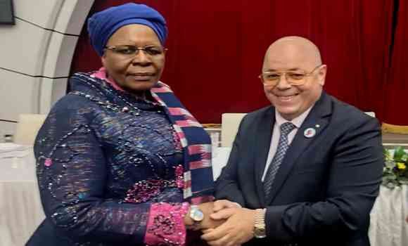 AL24Francais's tweet photo. Représentant le #président_algérien, #Rebiga prend part aux cérémonies de commémoration du 35e anniversaire de la #fête_d_indépendance de la #Namibie et d'#investiture de la présidente élue     

➡️https://t.co/67ITDR0Ipf https://t.co/EezVrDzTuJ