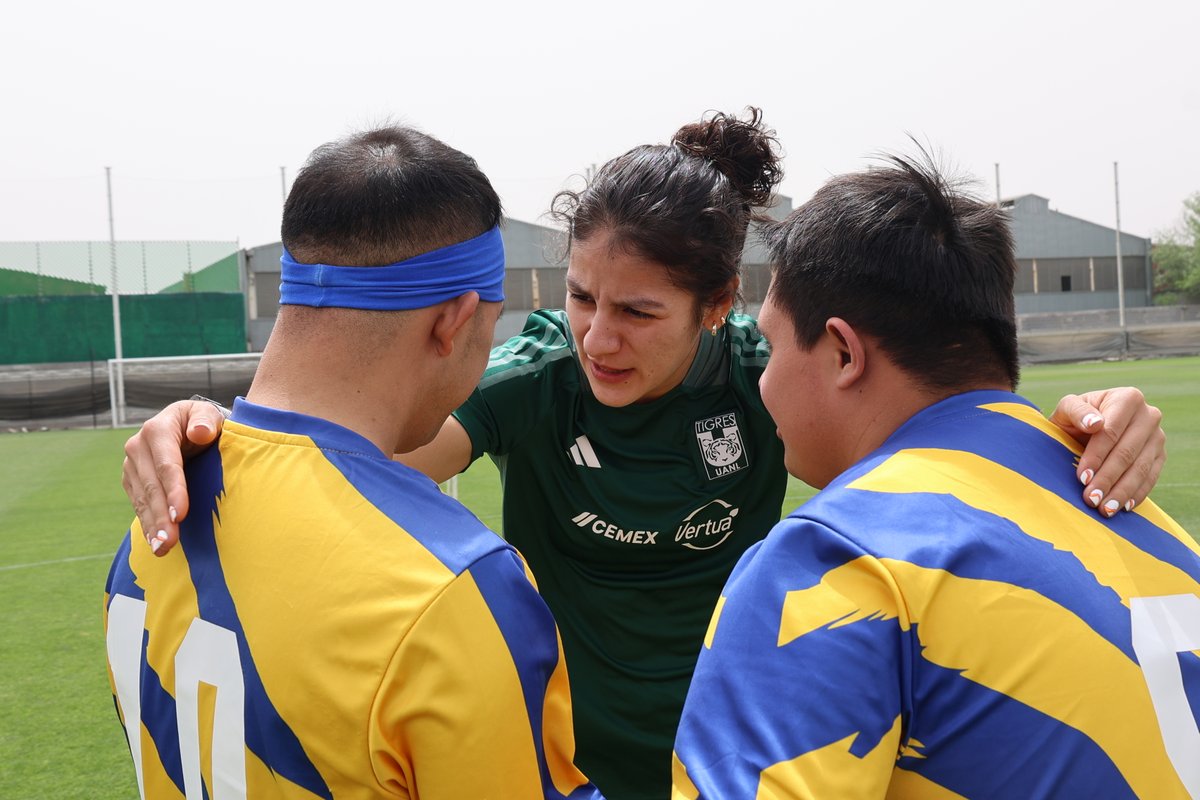 TigresFemenil's tweet photo. 🌎En este Día Internacional del Síndrome de Down, nuestros jugadores de Tigres Unión se vistieron de corto para compartir cancha con Ceci Santiago y Alexia Delgado, en una jornada que nos recuerda que el futbol es para todos!.💪⚽️ https://t.co/IlqTgJ6SJt