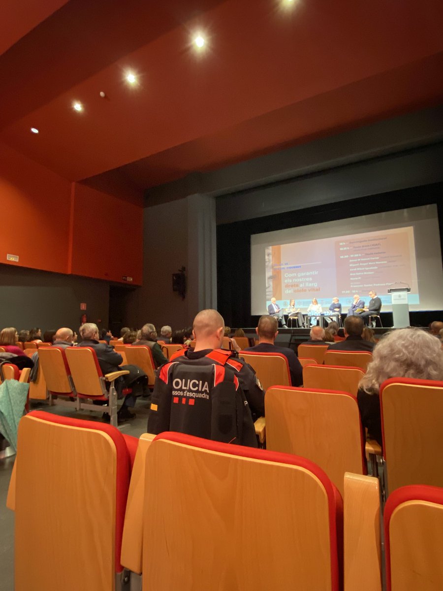 Ahir, al debat "Com garantir els nostres drets al llarg del cicle vital". Una jornada sobre la protecció dels drets al llarg de la vida, organitzada per la Taula Comarcal pels Drets de les Persones Grans de l’Alt Empordà amb el suport de diverses entitats, inclosa la FSE.