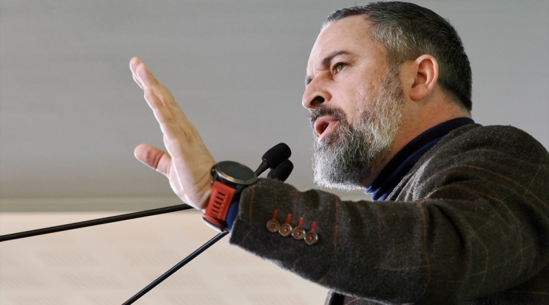 VOXpEspana's tweet photo. ‼️ ÚLTIMA HORA

VOX registra una propuesta para acabar con las clases de Árabe y Cultura Marroquí en los colegios de Cataluña.

Sólo VOX combate la islamización de España. 👏🏻🇪🇸 https://t.co/sZJ1S2S4C0