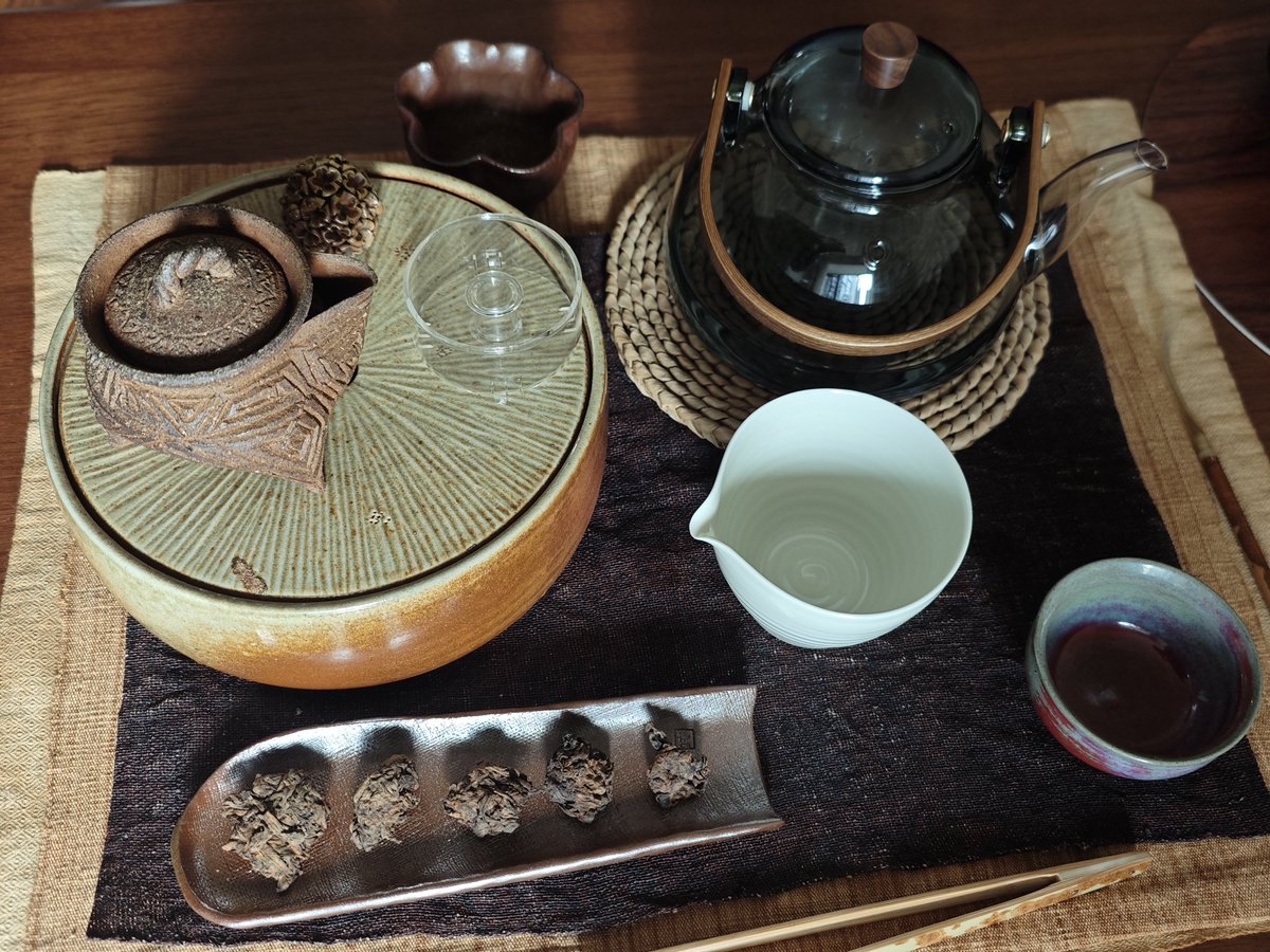 QRF4uARfNlWul43's tweet photo. #太吾村甘泉厅 煮茶…….真的会上瘾……. 😂 二零年冰岛 #老茶头 #laochatou 。
#普洱熟茶 #puhertea
#ChineseTea https://t.co/fTdMnpTj7X
