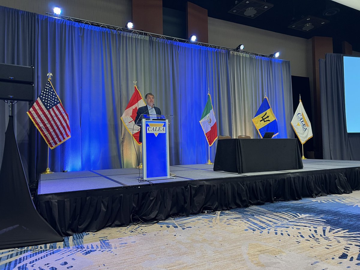 CaleaMexico's tweet photo. El Director de Servicios al Cliente de @CALEA_org @TParrish_CALEA dirige la Asamblea Final de la #CALEAConference en #GardenGrove #California para hacer un resumen de la conferencia y obtener retroalimentación de los asistentes de las agencias de seguridad. https://t.co/1Sg5CuAUDd