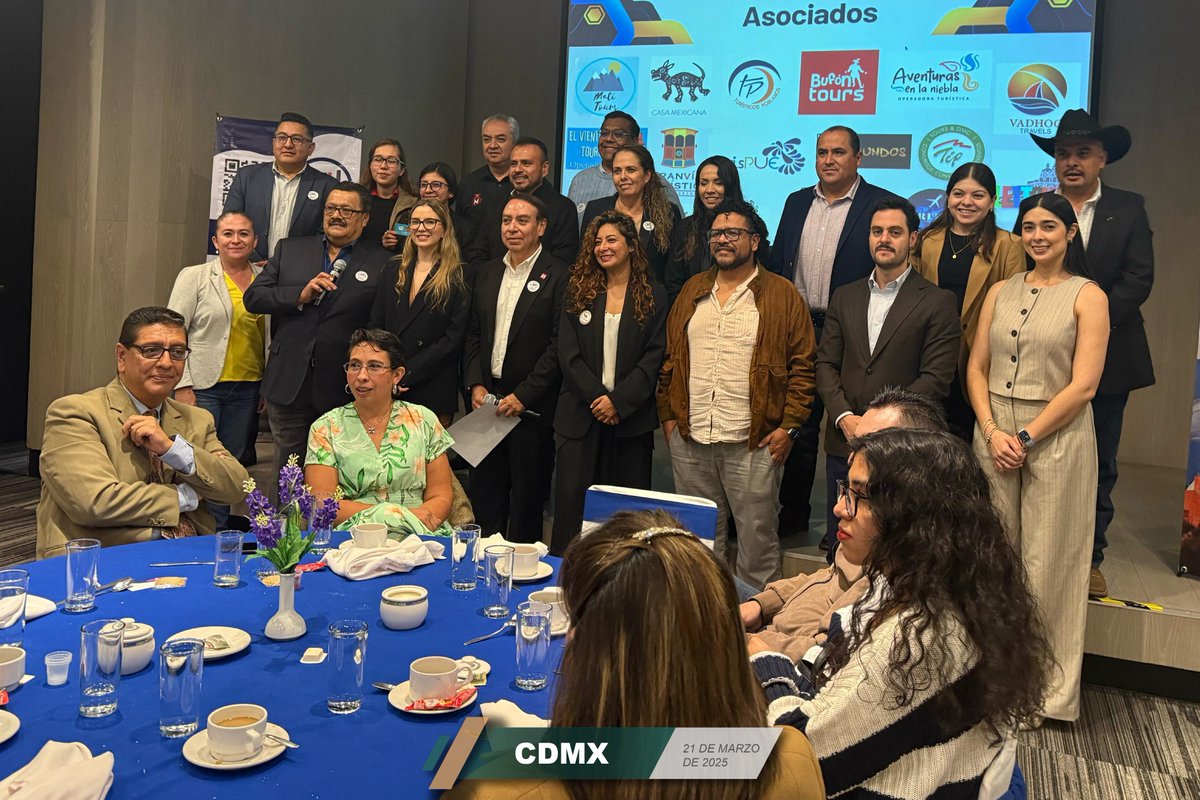 TuristicoGobPue's tweet photo. Llevamos a cabo una presentación de destino dirigida a tour operadores de la Ciudad de México y Puebla, con el objetivo de promover nuestras rutas turísticas y fortalecer la relación con el sector. 🚶‍♂️🚌 https://t.co/QkkM9BUAAm