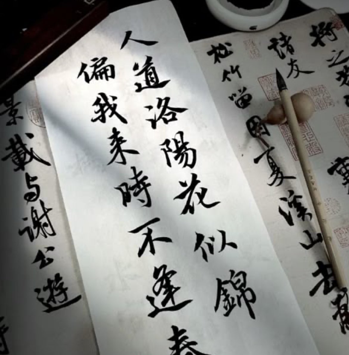 HUAQING FIC RECS: DAY ONE!! 🥀⚔️

“Do you want to be friends?” by Scarlet_Tanager!

Rating: General 💚
Relationship: Mu Qing &amp; Hua Cheng
Synopsis: Mu Qing realises why Hua Cheng’s handwriting is so terrible, and attempts to help him with it.. 👀

archiveofourown.org/works/35977114