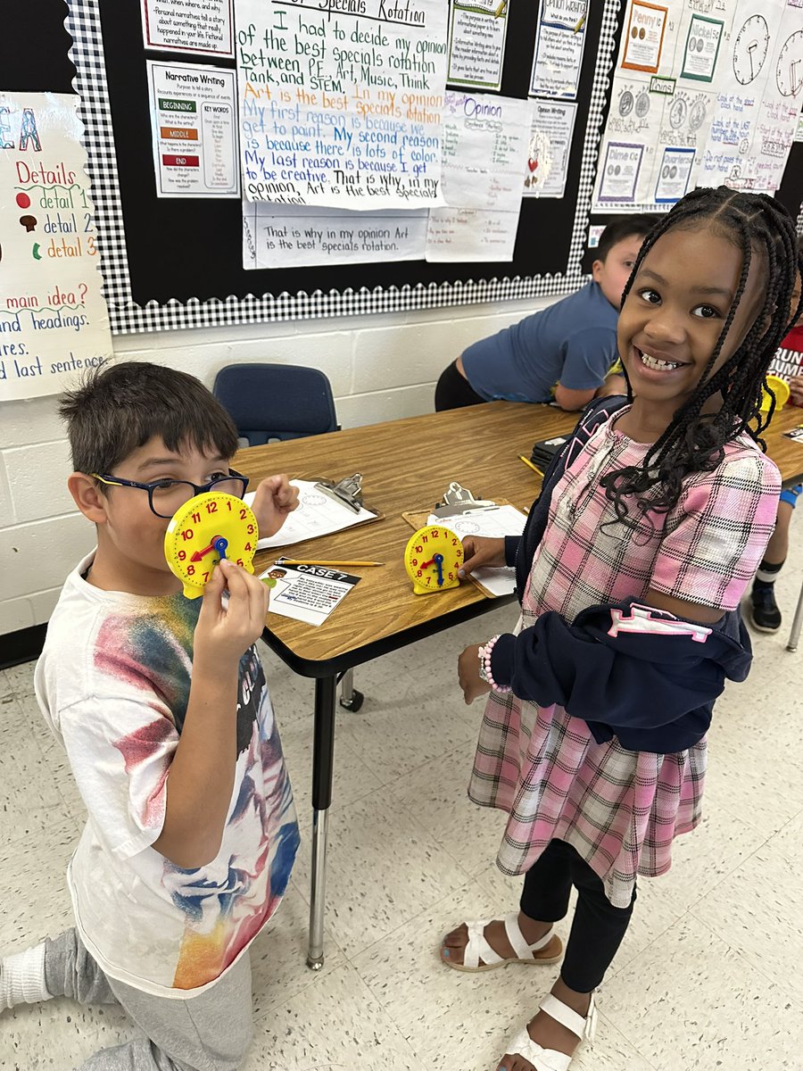 This week our 2nd grade scholars learned how to read an analog clock! 

<a href="/CherokeeSchools/">Cherokee Co. Schools</a> #tellingtime #growinggreatness #HastyElementarySchool