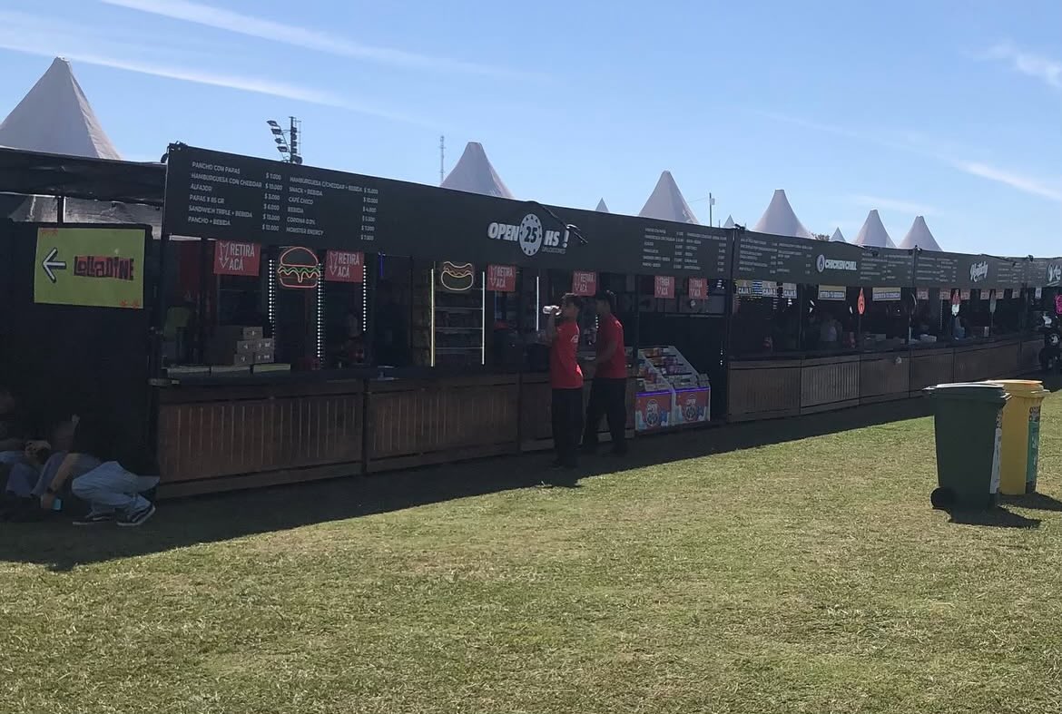 RealTimeRating's tweet photo. PRECIOS #Lollapalooza | COMIDA

.Pizza $18.000
.Hamburguesa c/ queso $11.000
.Pancho $10.000
.Energizante $7.500
.Bebida $5.500
.Empanada $5.000
.Café chico $4.000
.Alfajor $3.000 https://t.co/AGj9UmQc8P