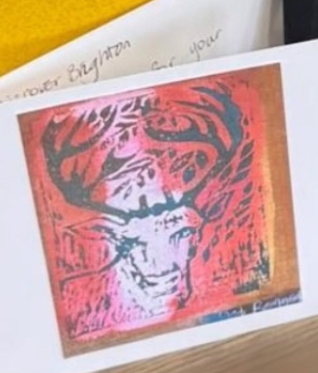 discover_btn's tweet photo. Wow how lucky are we to receive this awesome painting and card from the very talented Brighton based artist Debbie Bennett, looking absolutely fabulous in our office. You can check out her other works to purchase at https://t.co/eEmhtWkxPD and check her instagram at https://t.co/kQyws2qfO7
And thank you to Eiffion from https://t.co/kNPLkq1Q3l @collectibulldog for helping and supporting her. You guys rock 💕
#Brightonartists
#Debbennettart
#Collectibulldog
#Discoverbrightonmagazine
