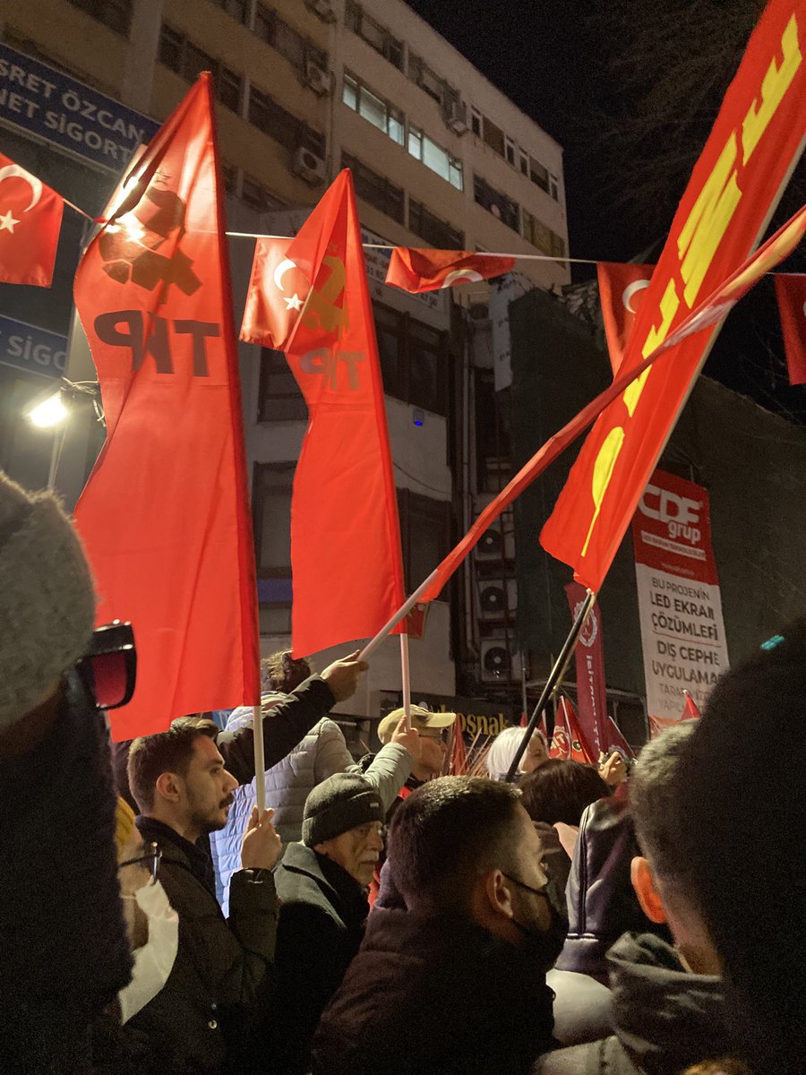 selenaydgnc's tweet photo. Arkadaşlar beni işten çağırdılar. Siz benim yerime de direnmeye devam eder misiniz? https://t.co/WOwGvV2mFY